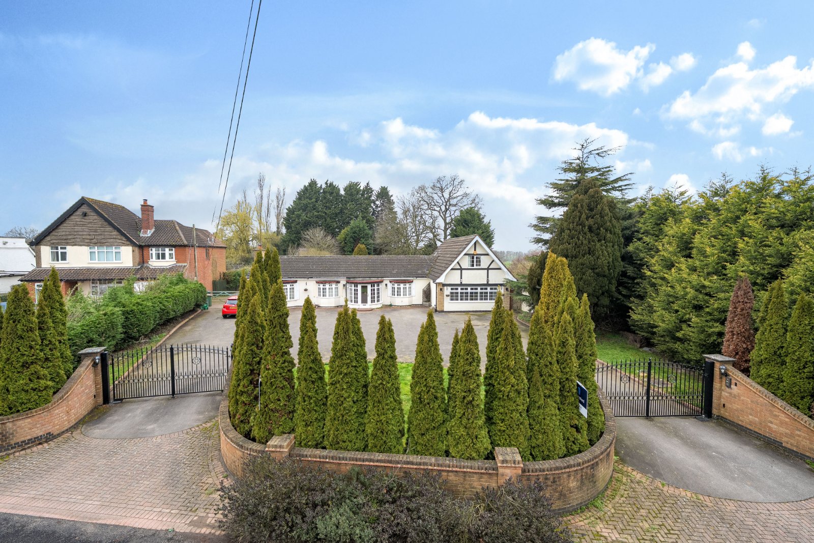 5 bedroom detached house for sale in Wokingham