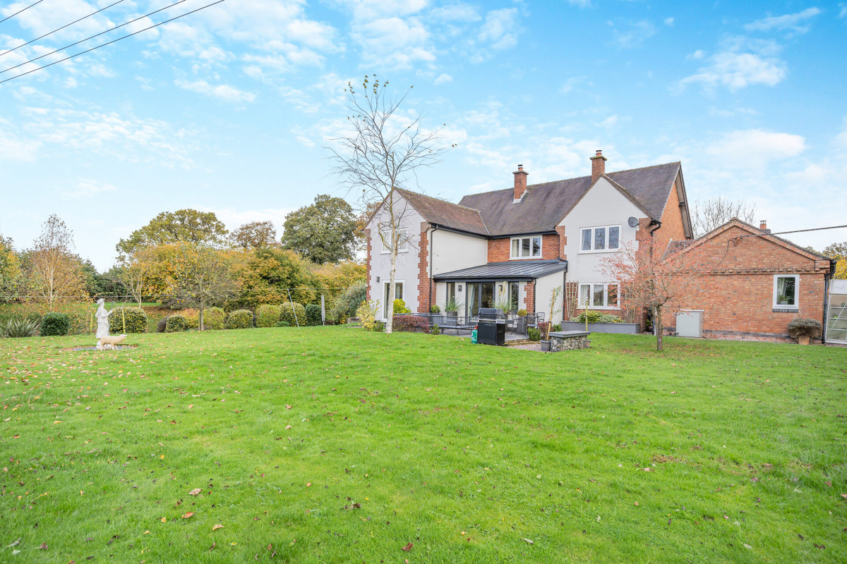 4 bedroom detached house for sale 0