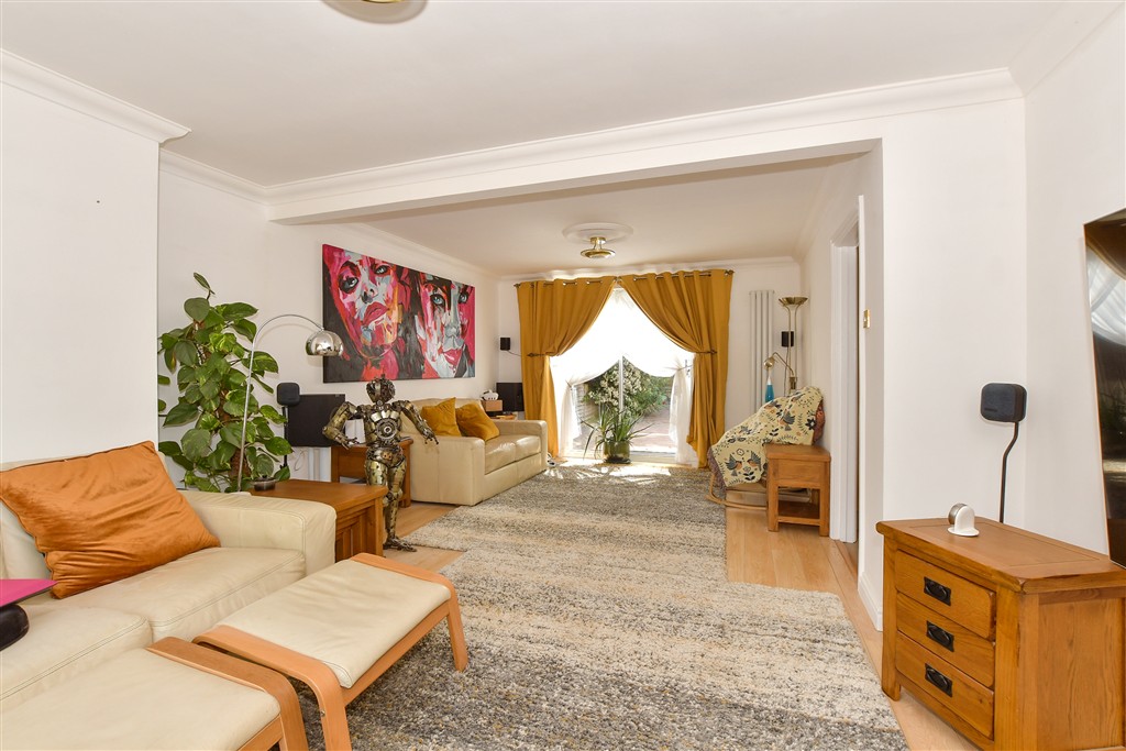Latimer Close Langley Green, Crawley photo 2