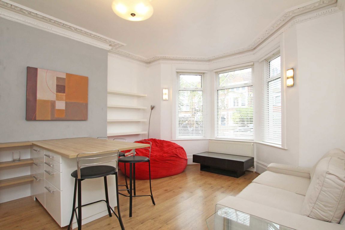 Flat 1, 66, Salford Road, London photo 4