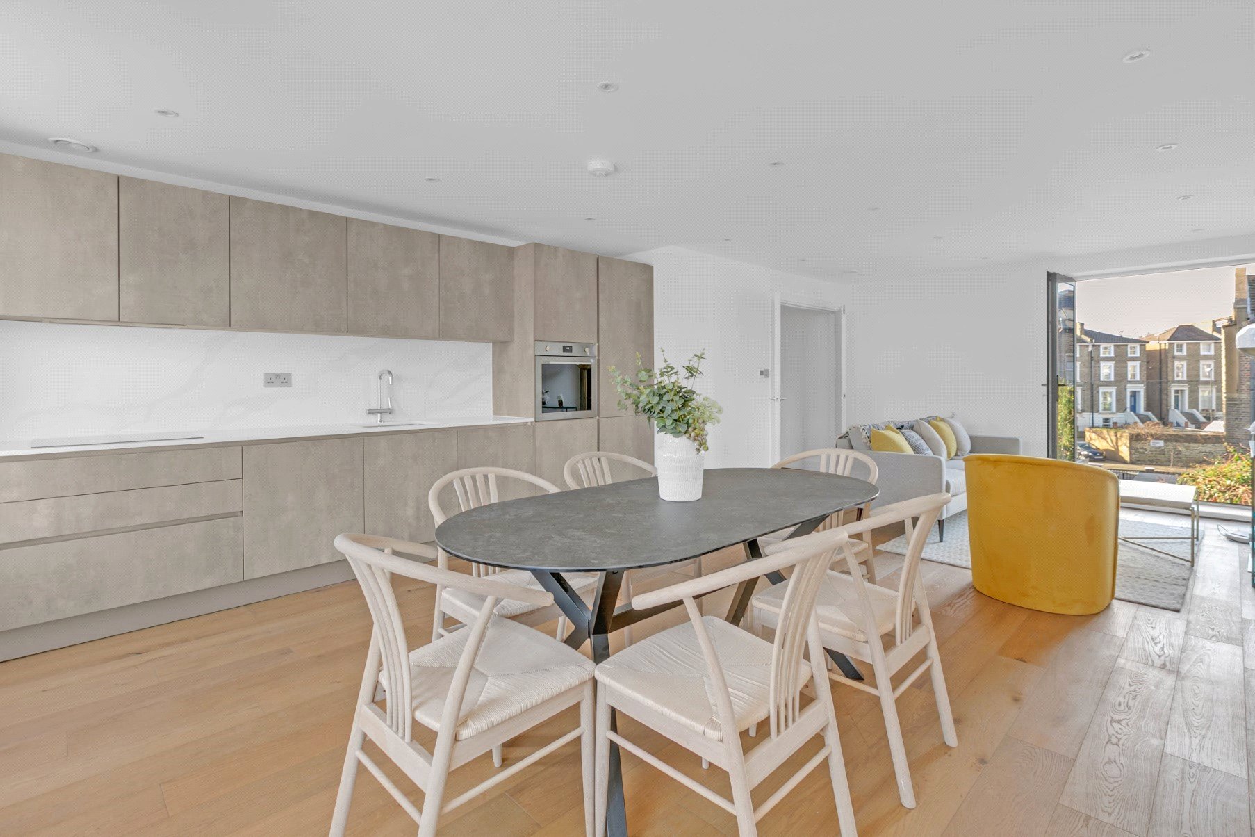 5 bedroom detached house for sale in Billingshurst