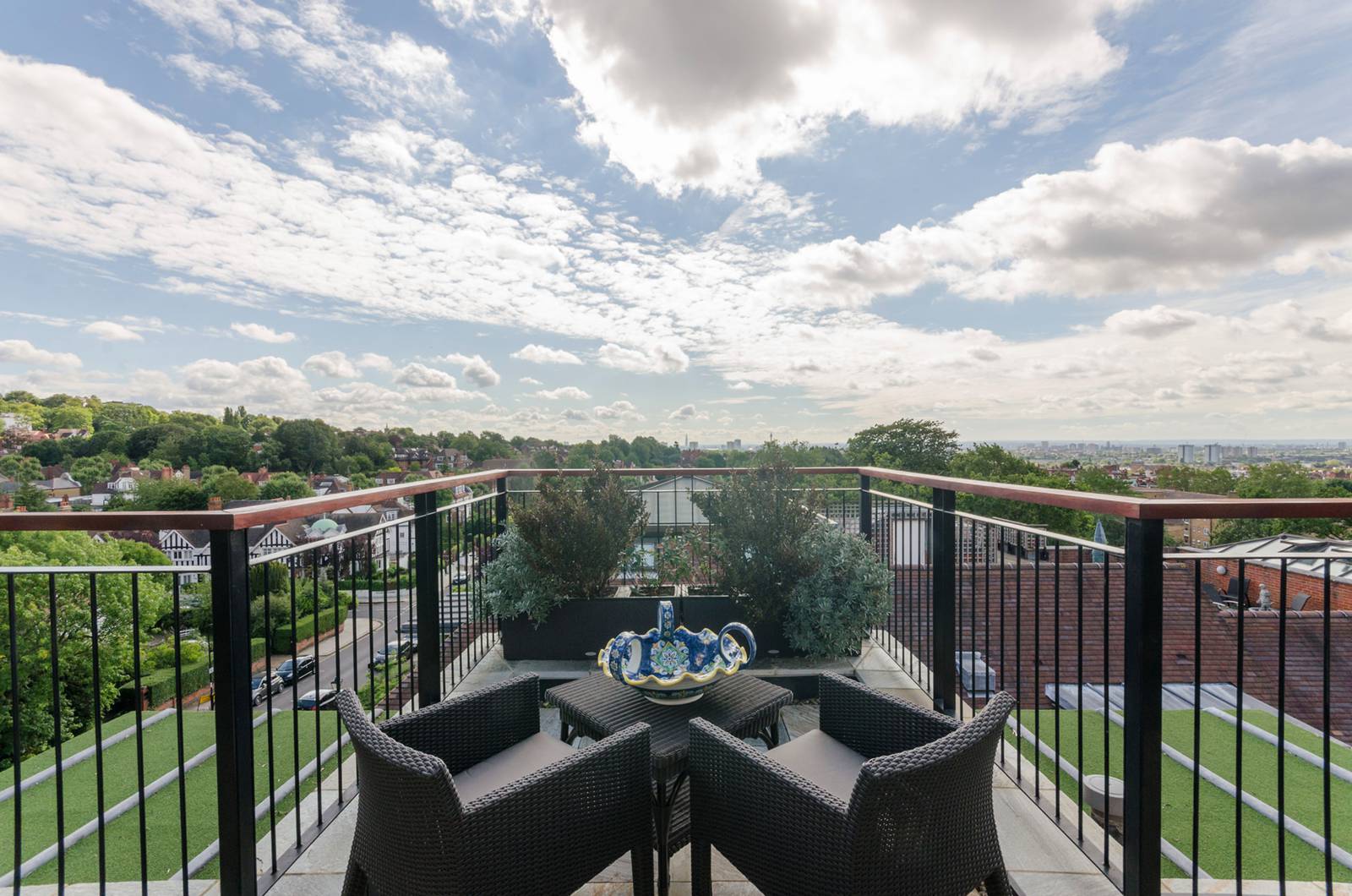 3 bedroom flat for sale 0