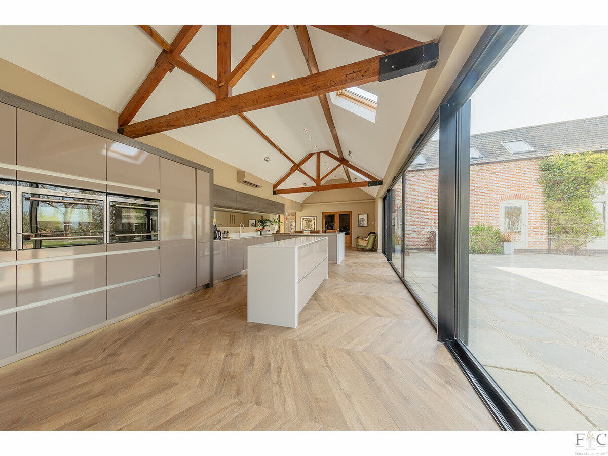 6 bedroom country house for sale 0