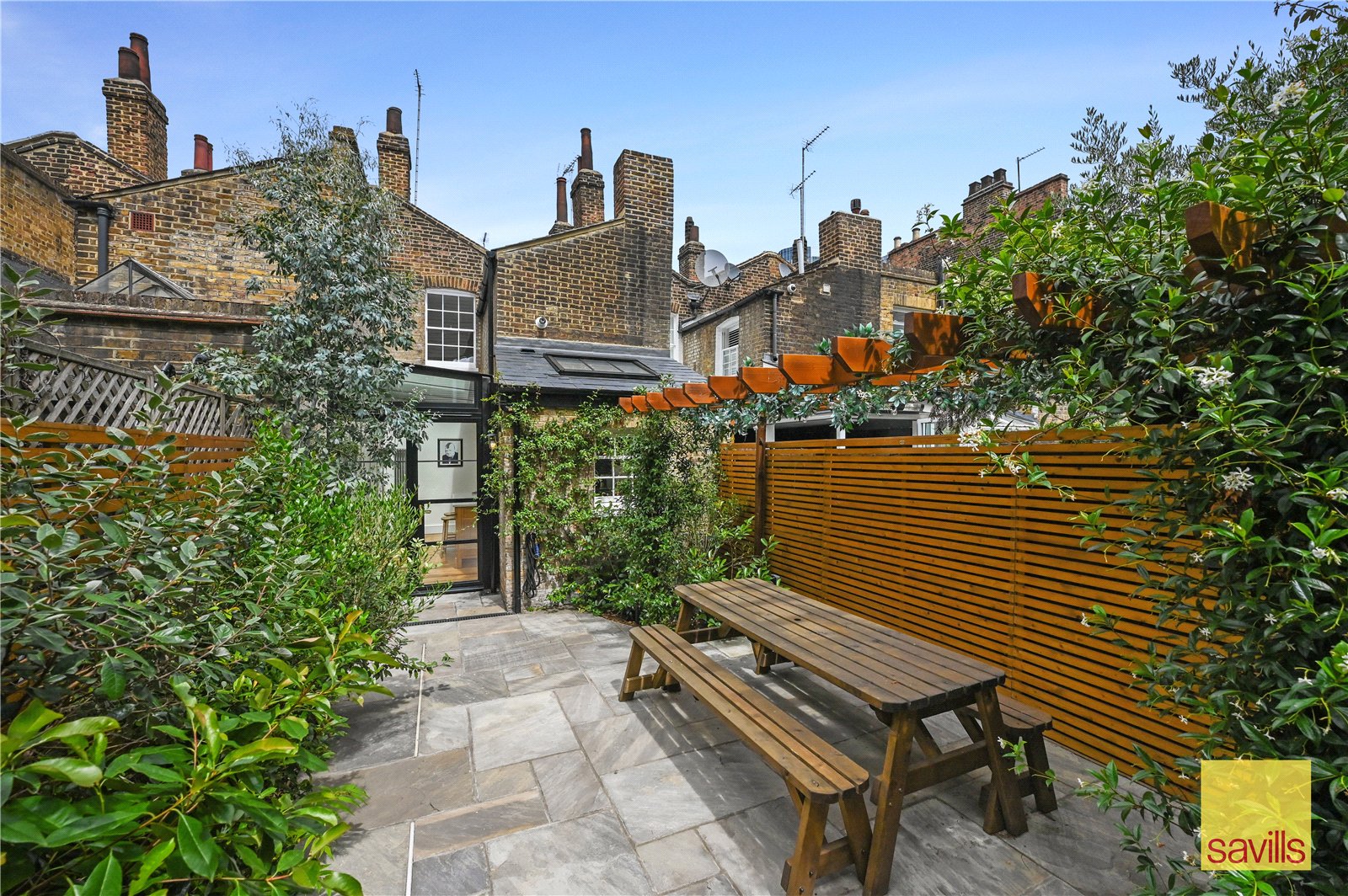 3 bedroom flat for sale
