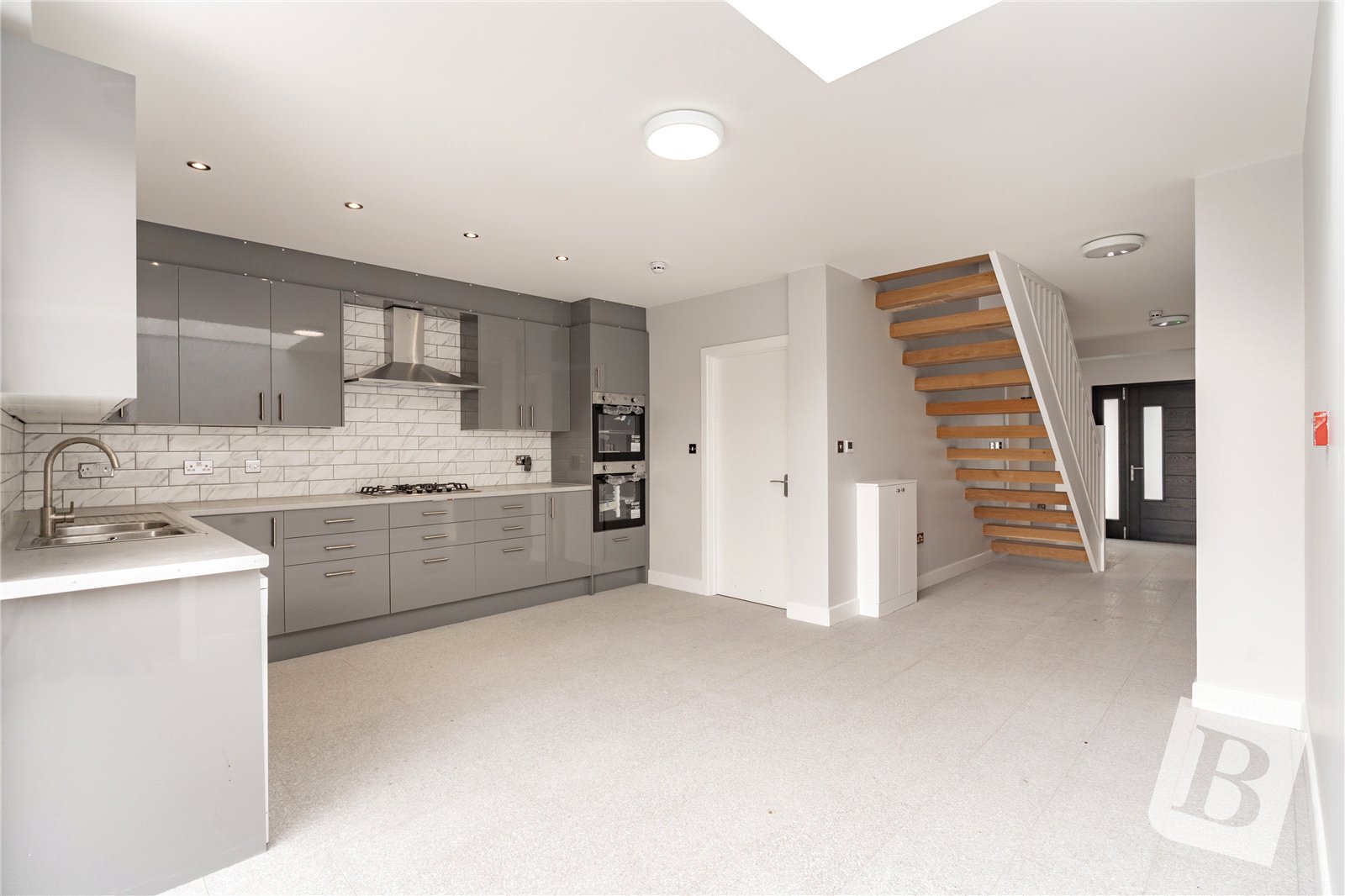 36, Homefield Avenue, Ilford photo 4