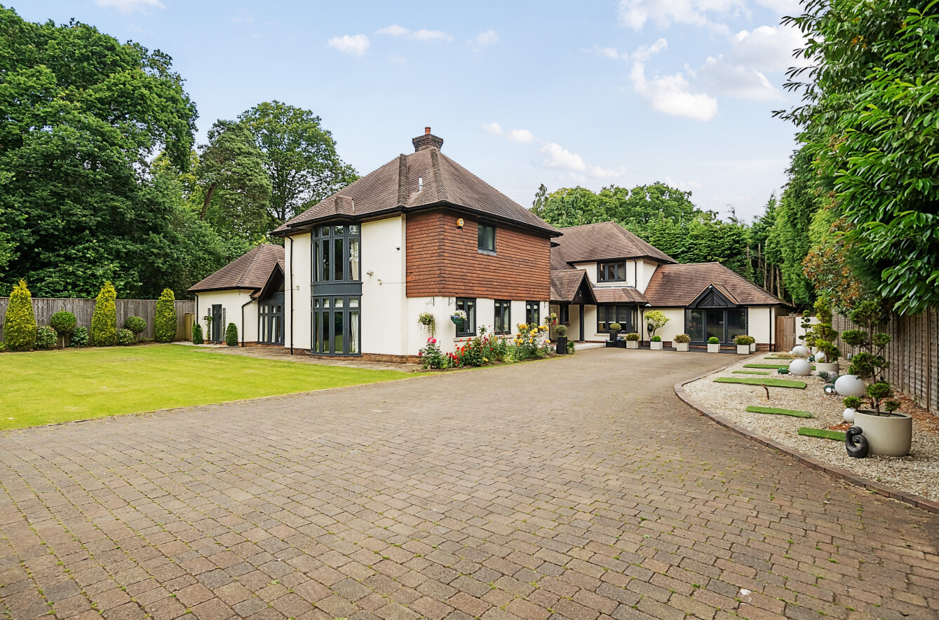 7 bedroom detached house for sale 0