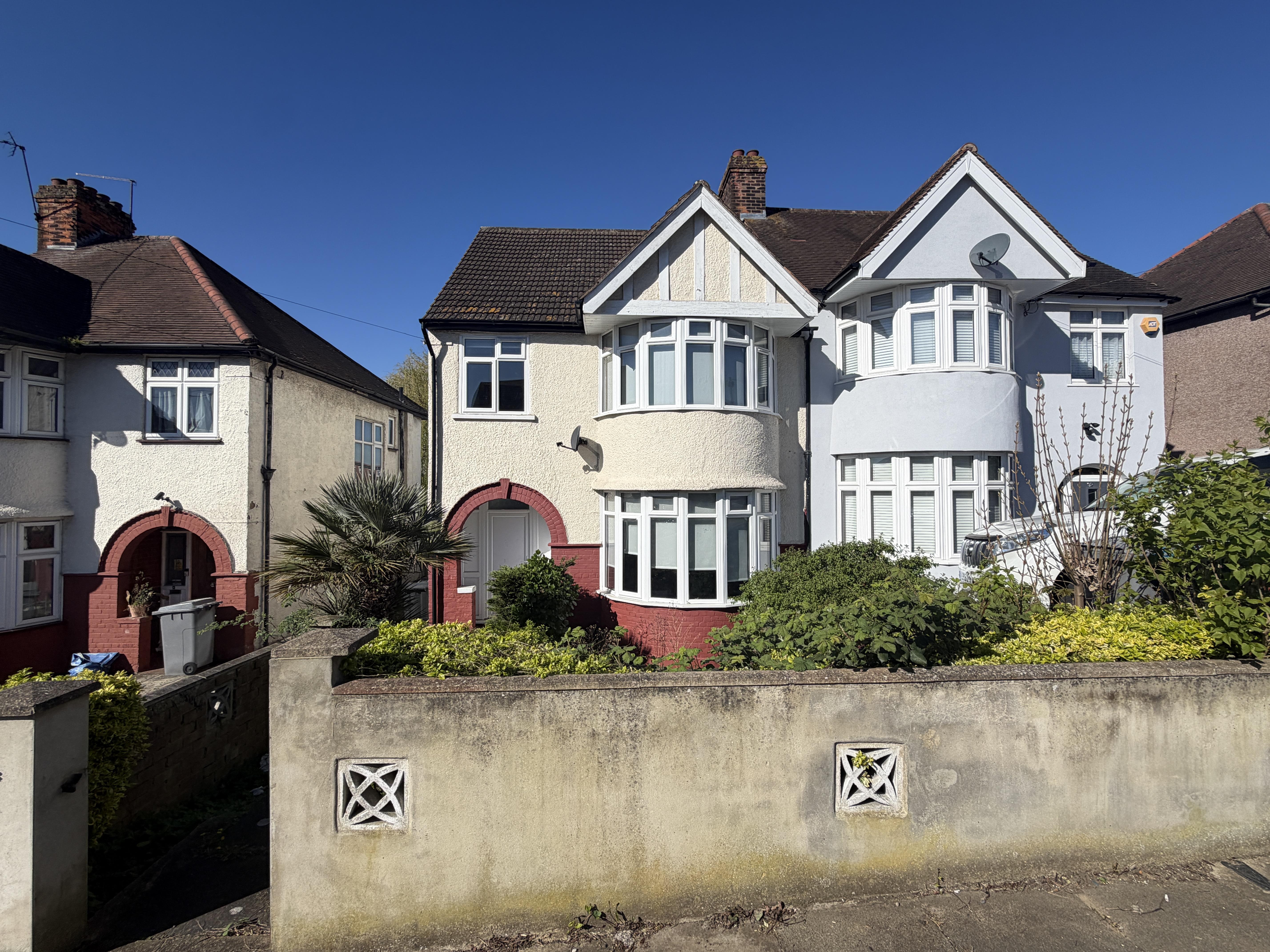 Flat 2, 30, Randall Avenue, London photo 2