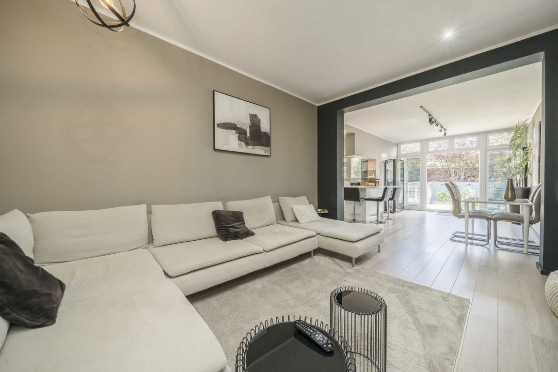 5 bedroom semi-detached house for sale 0