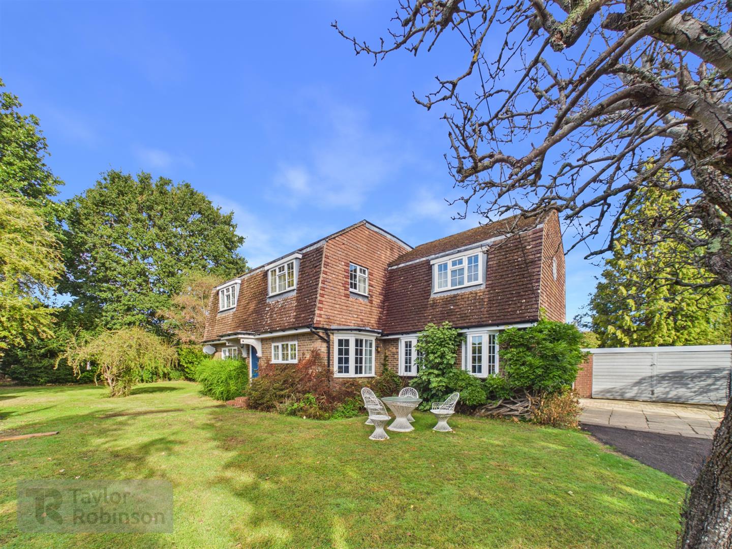 5 bed detached house for sale