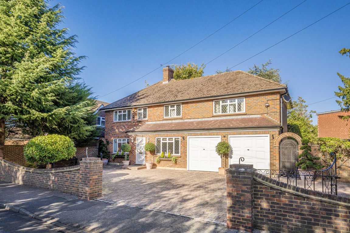 5 bedroom detached house for sale 0