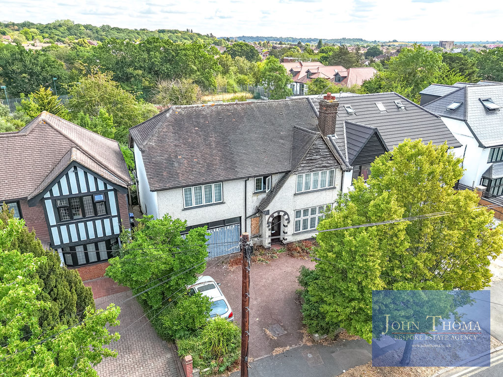 14, Grange Crescent, Chigwell photo 5