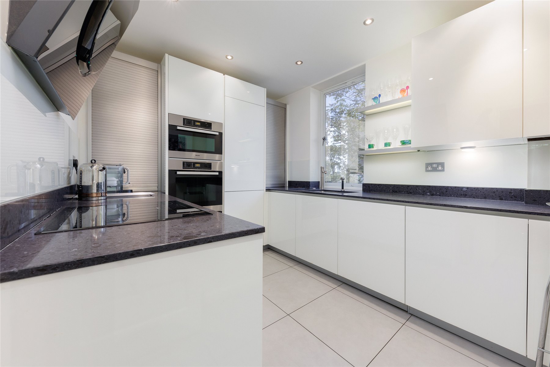 3 bedroom maisonette for sale 0