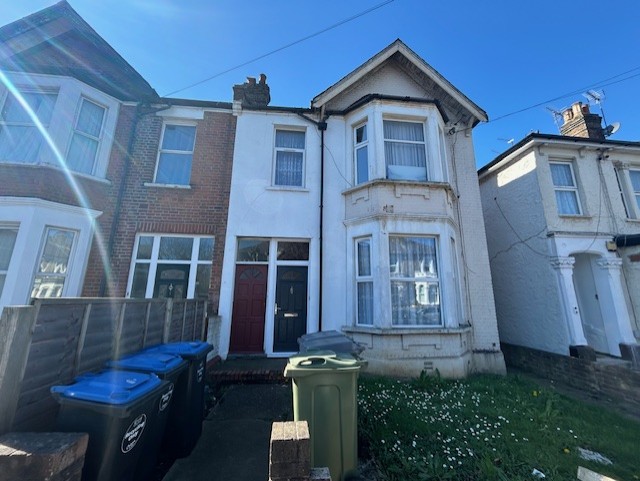 3-bed flat on 3, Bruce Road, London, £375,000
