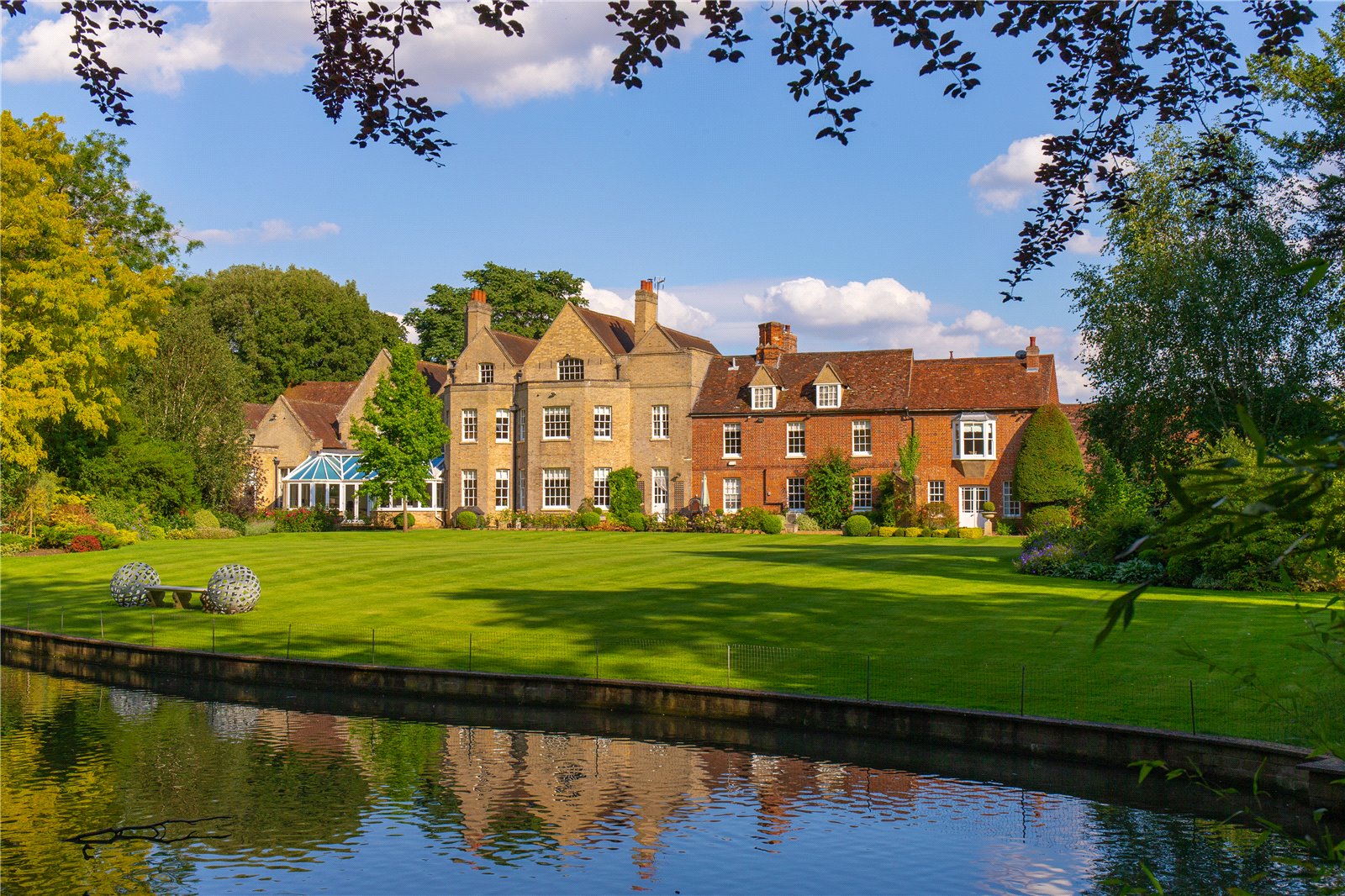 9 bedroom detached house for sale 0