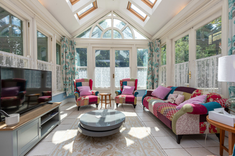 6 bedroom detached house for sale 0