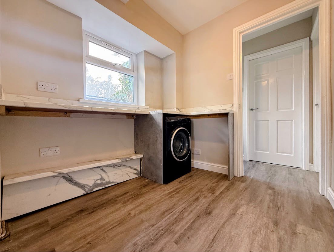 106, DEWSBURY photo 5