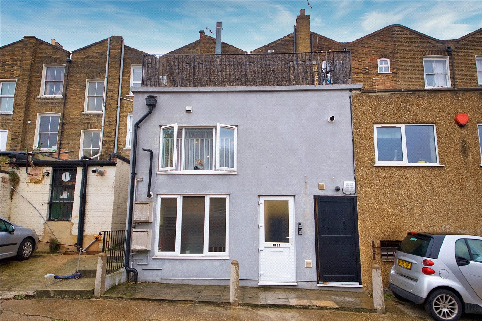 5 bedroom end terrace house for sale