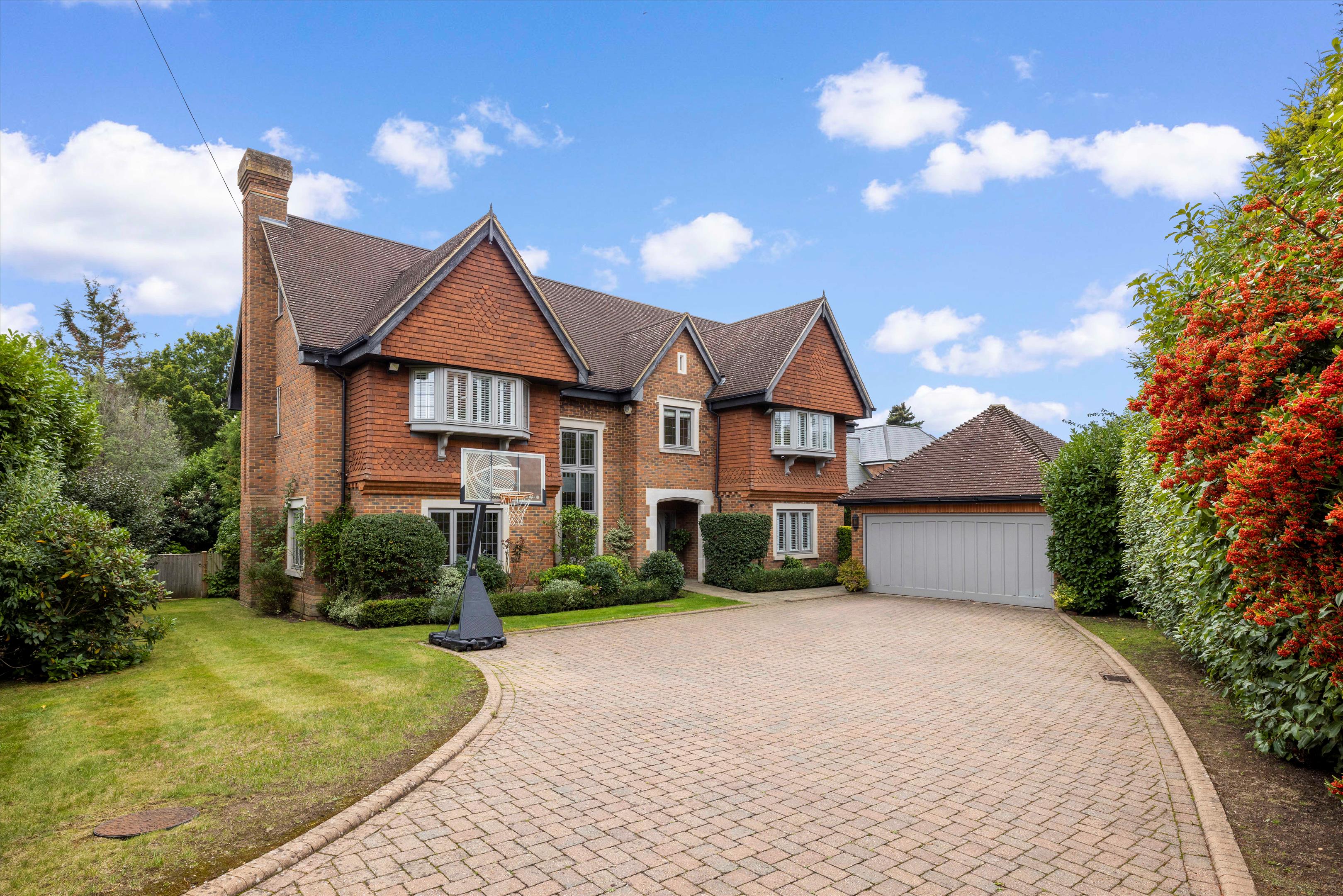 5 bedroom detached house for sale 0