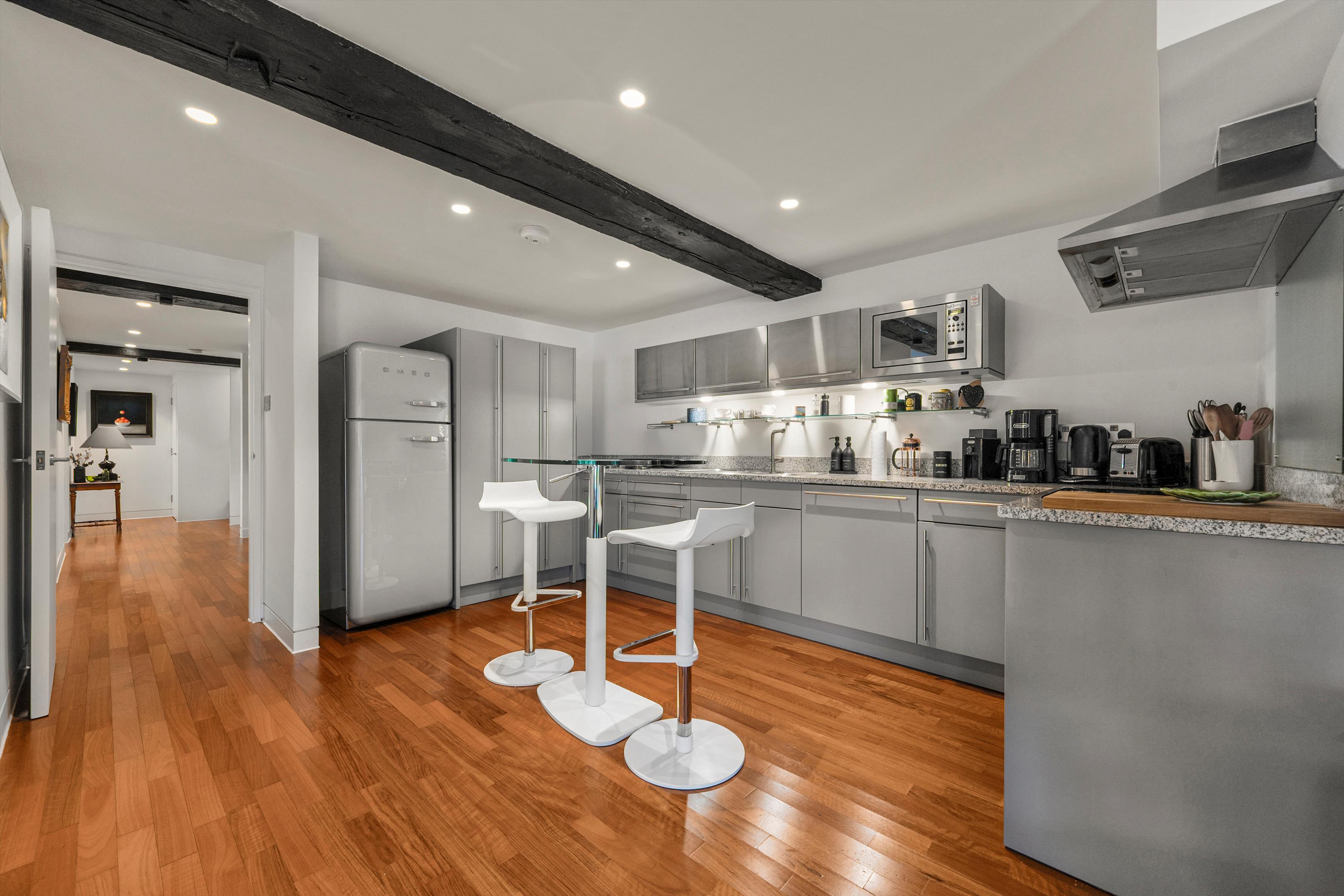 3 bedroom flat for sale 0