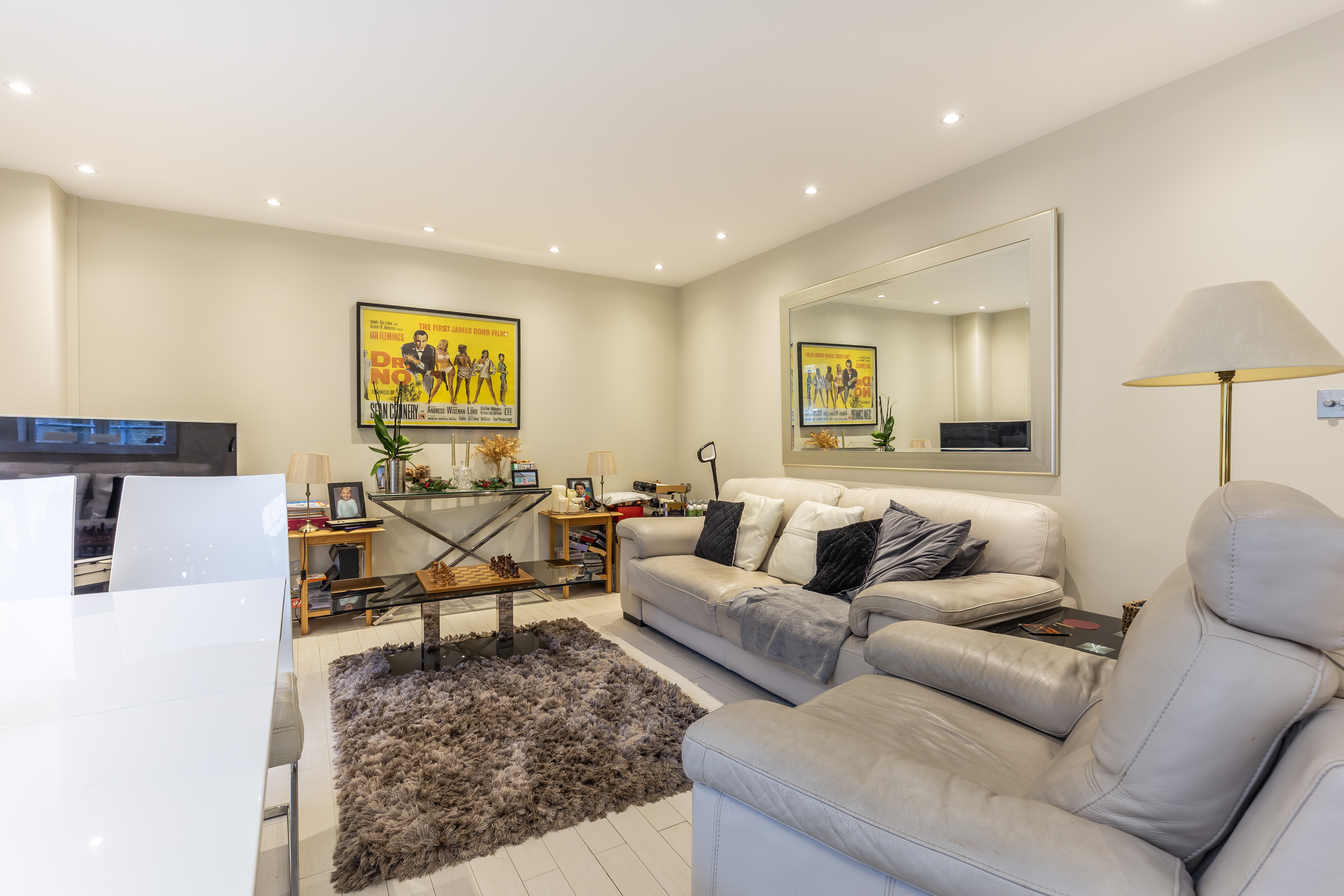 3 bedroom flat for sale 0