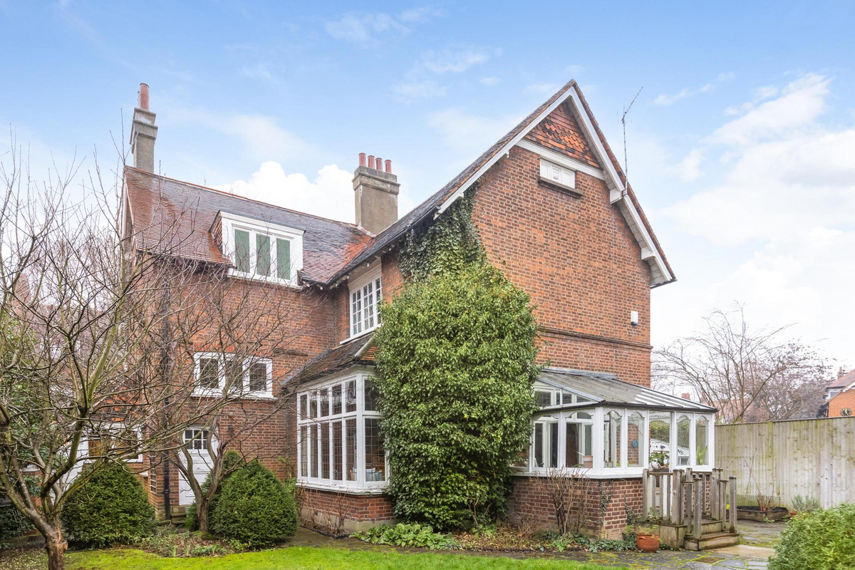 5 bedroom detached house for sale 0