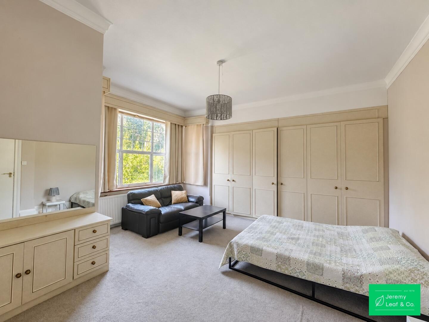 Room 2, 189, Friern Barnet Lane, London photo 2