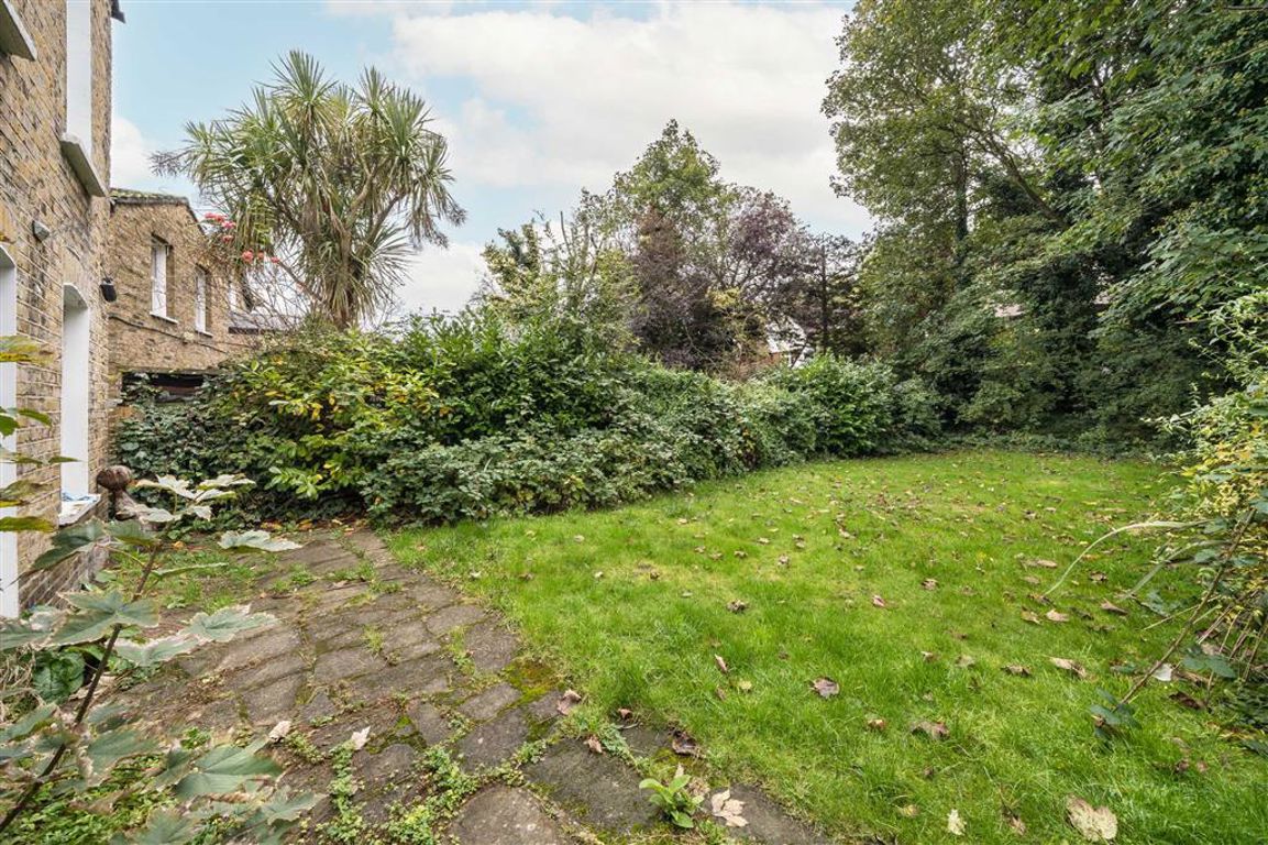 25, Crescent Way, London photo 5