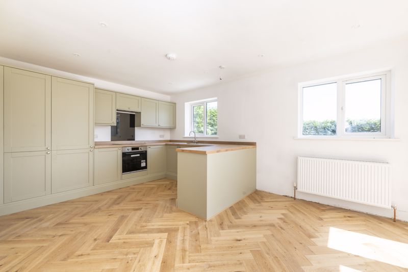 5 bedroom detached new house for sale 0