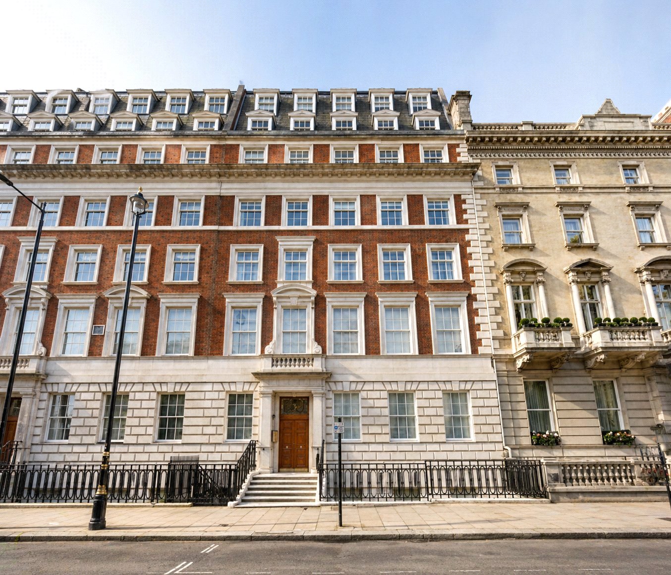 Flat 4, 5, Grosvenor Square, London photo 2