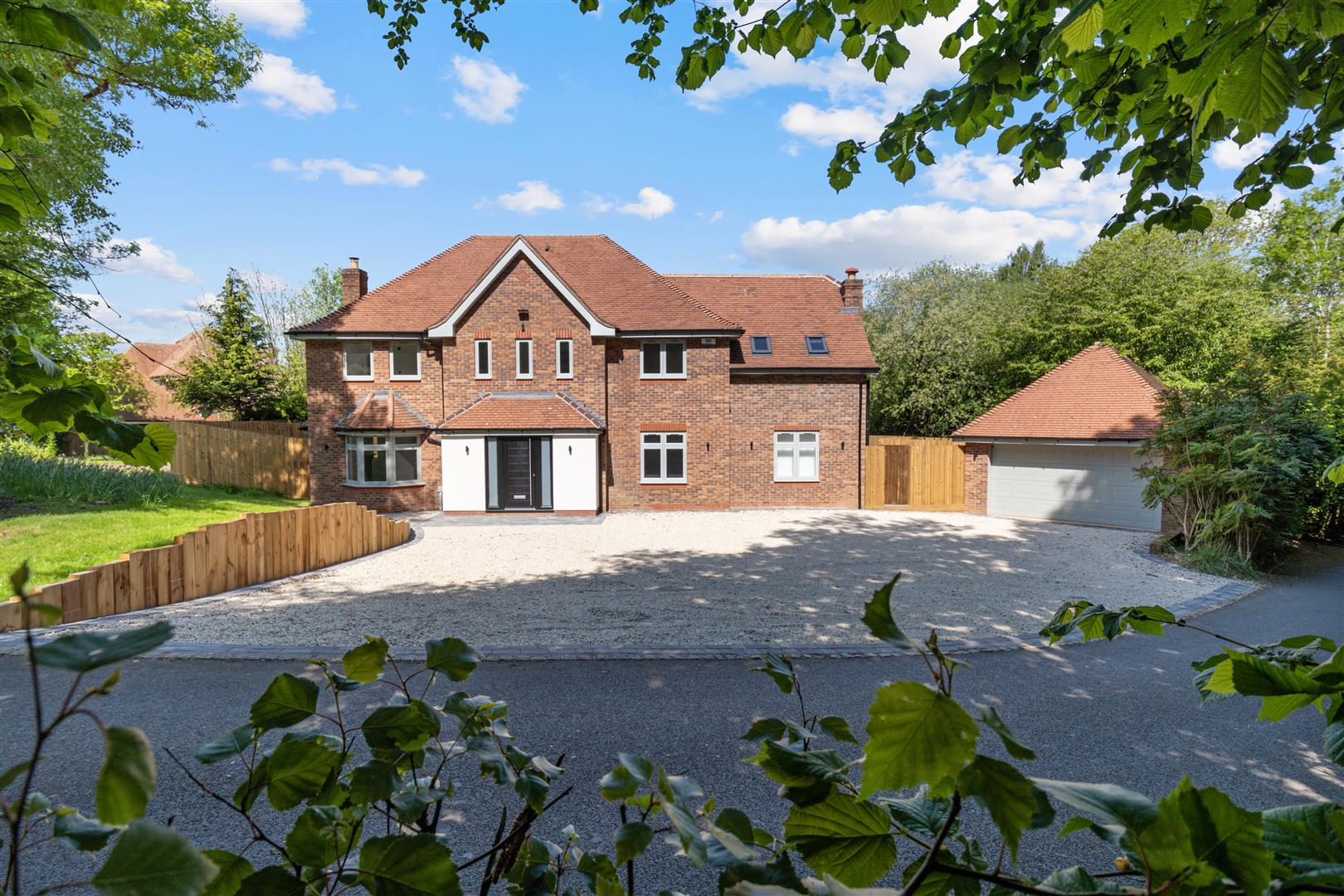 5 bedroom detached house for sale 0