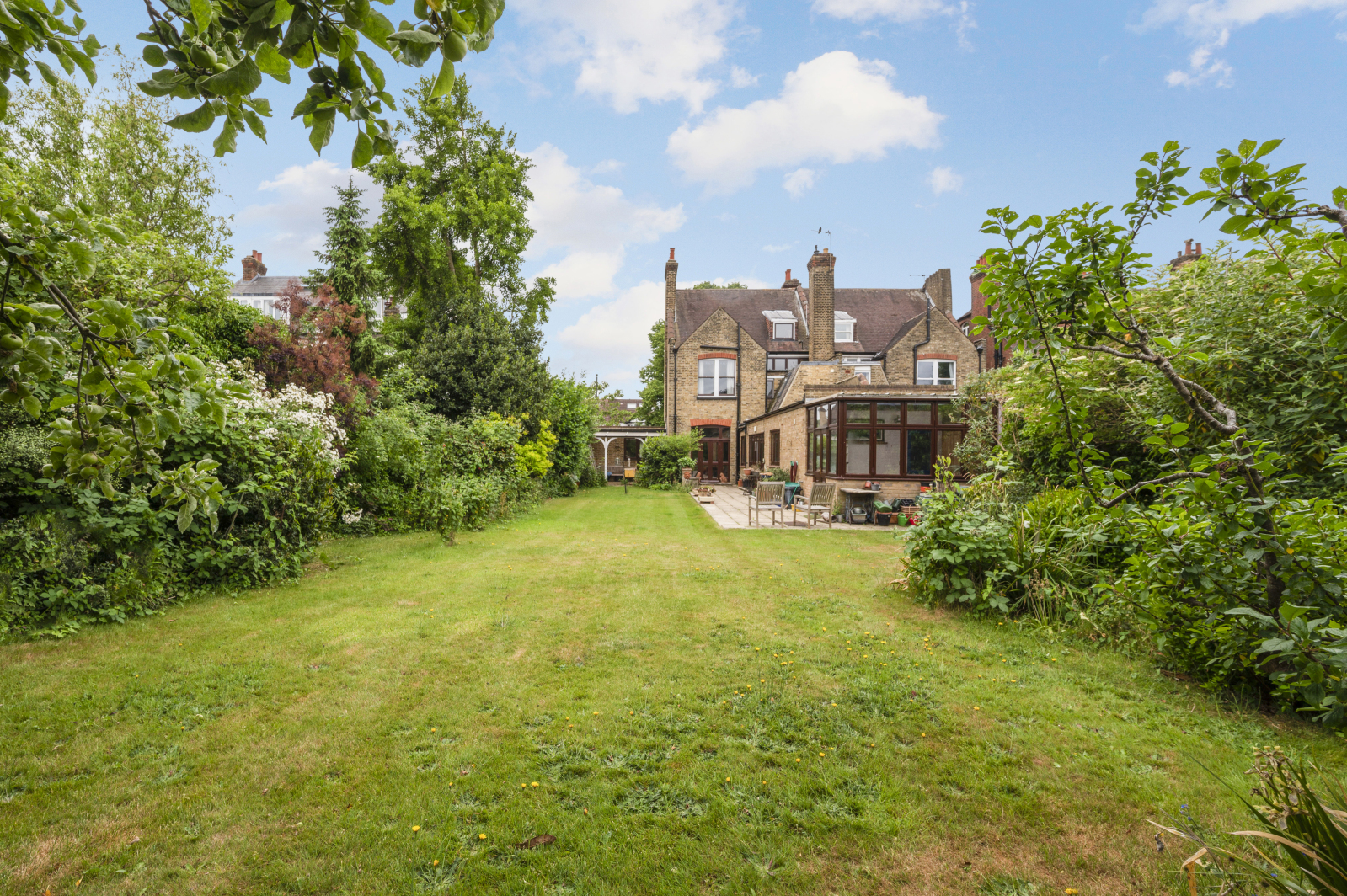 5 bedroom semi-detached house for sale 0