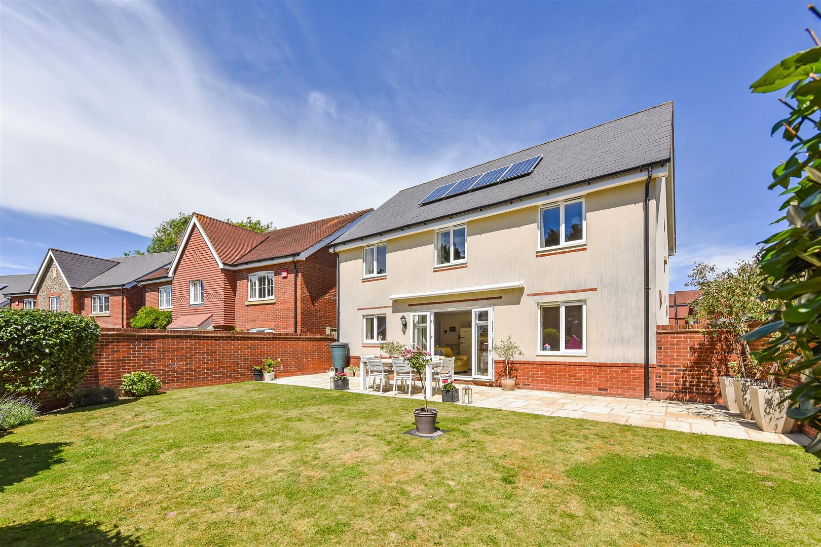 18, Henwood Grove, Clanfield photo 4