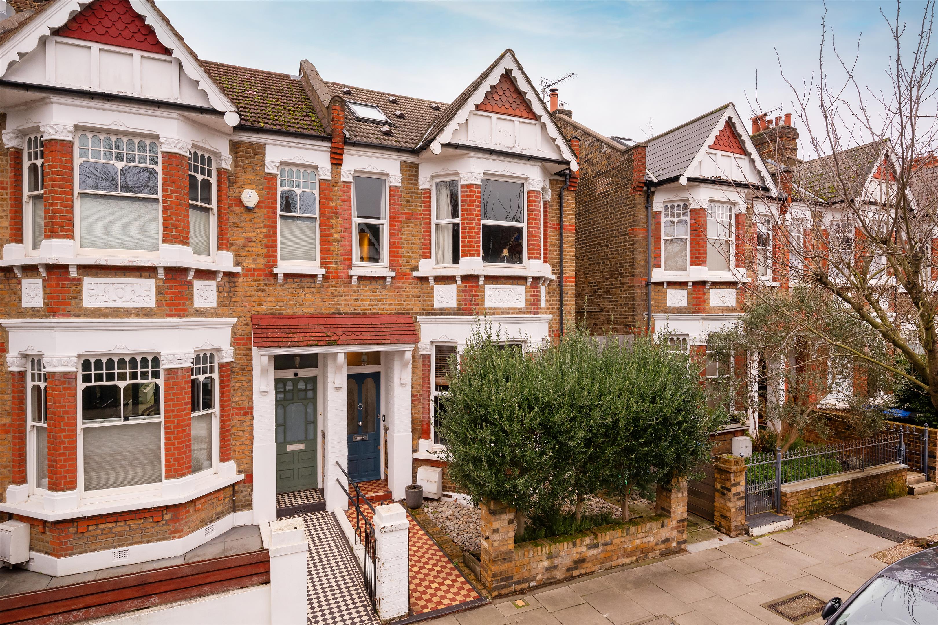 6 bedroom detached house for sale