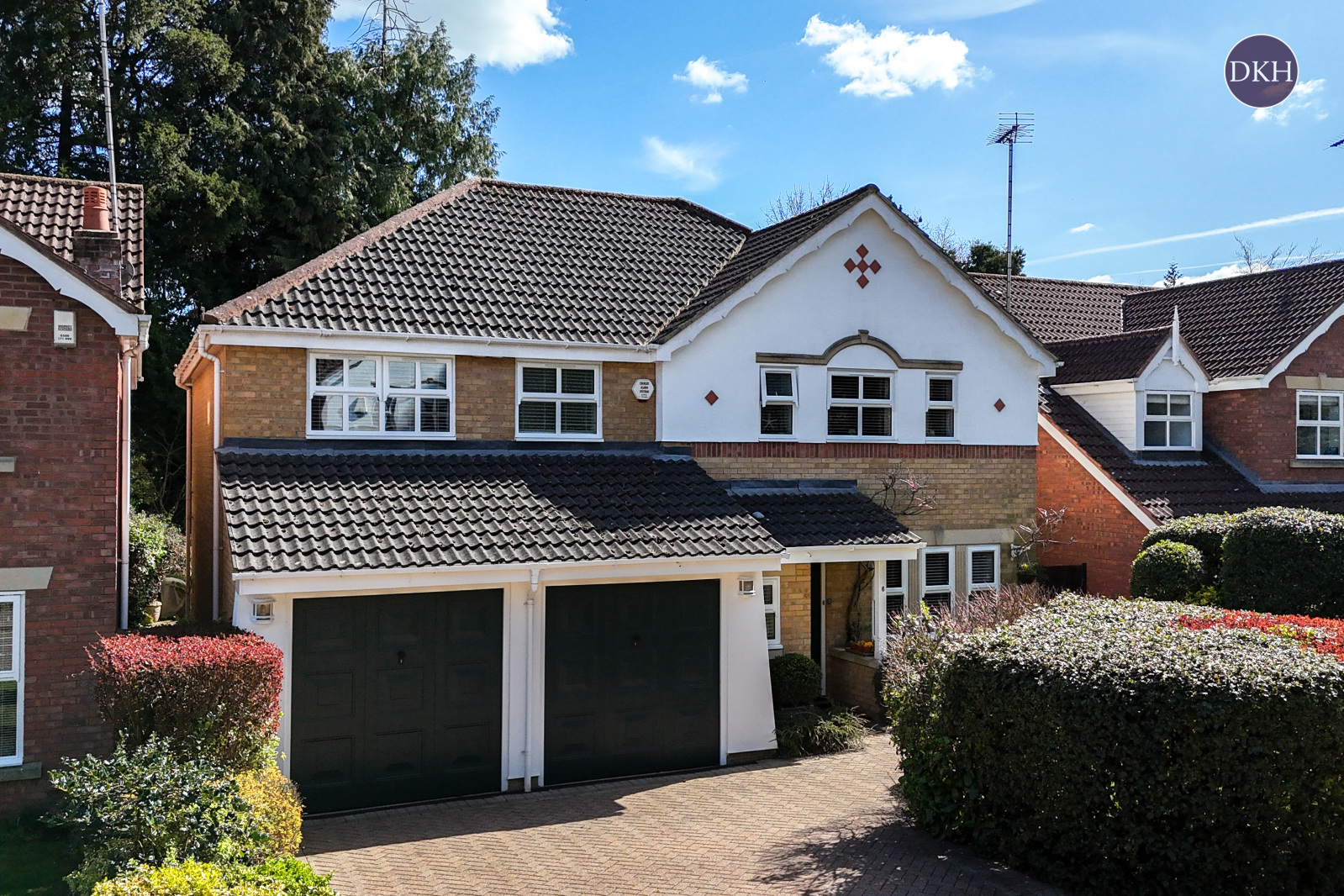 5 bedroom detached house for sale 0