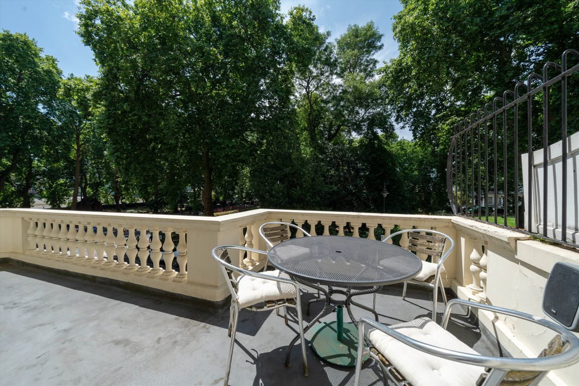 3 bedroom maisonette for sale 0