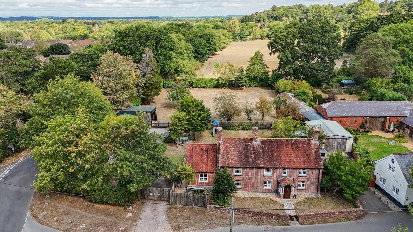 5 bedroom detached house for sale 0