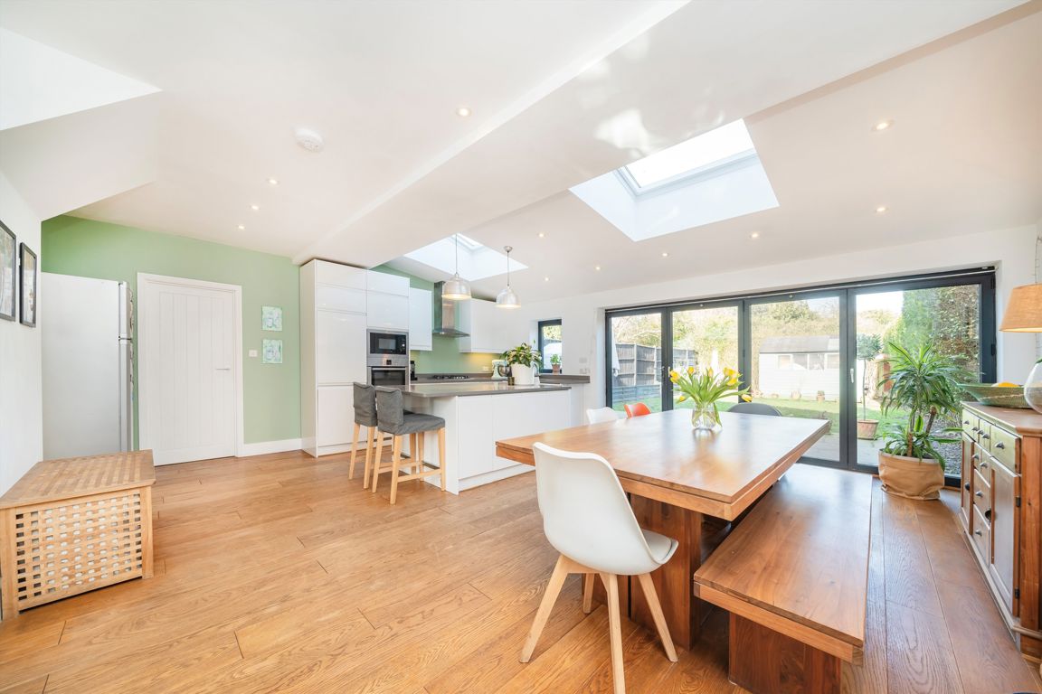 4 bedroom end terrace house for sale 0