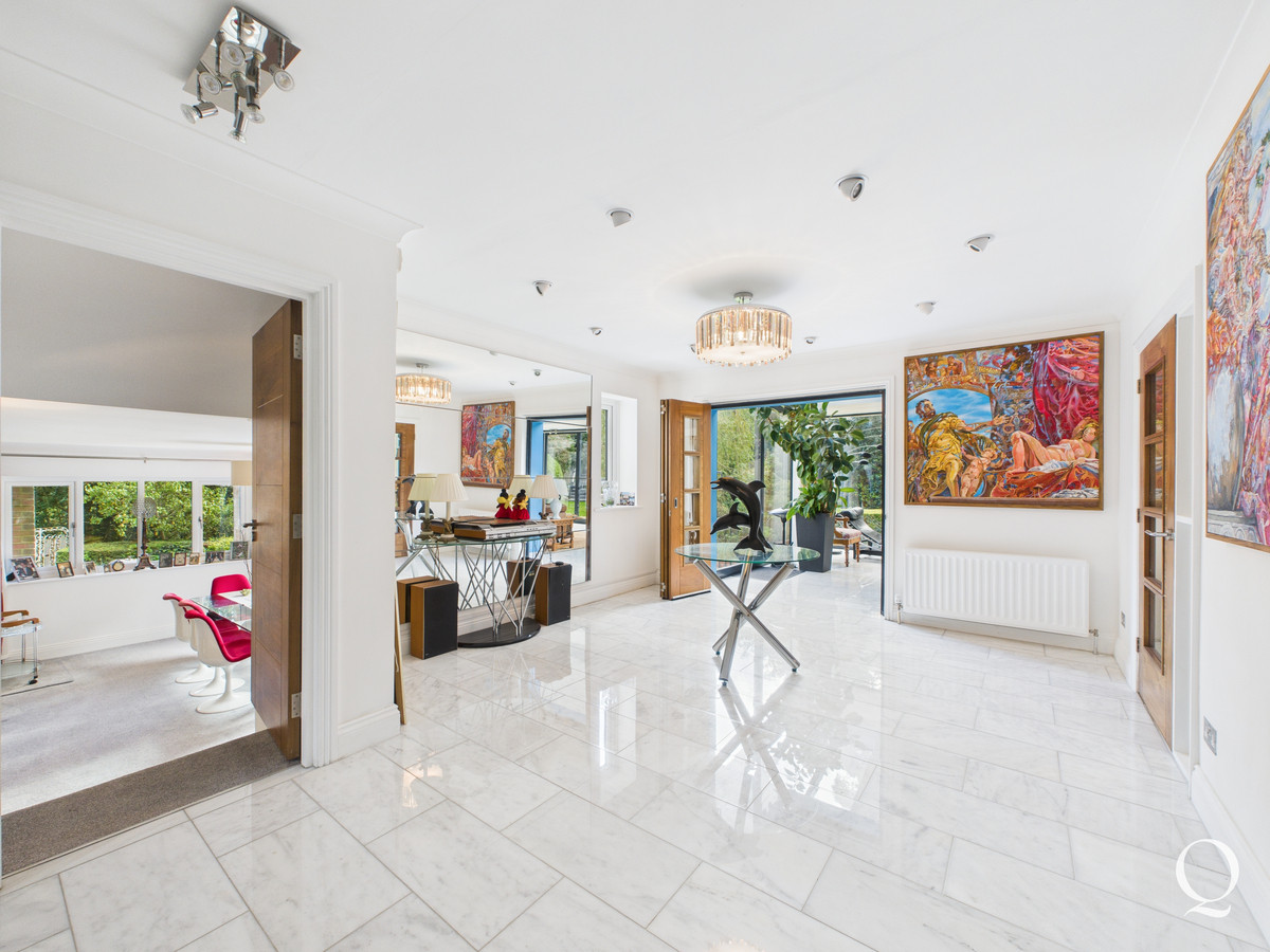 5 bedroom detached house for sale 0