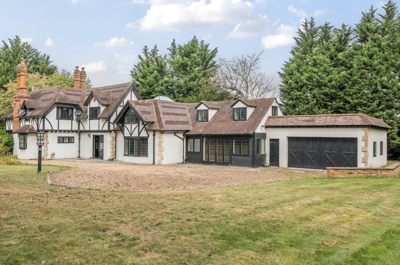 4 bedroom detached house for sale in Horsham