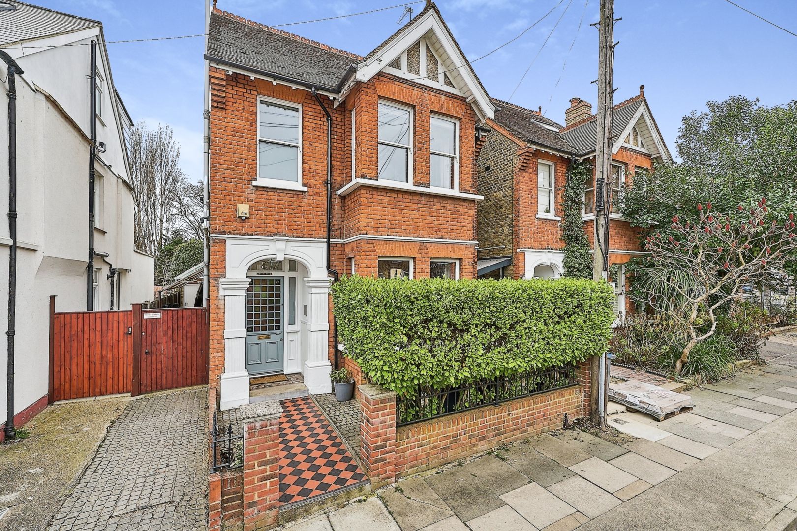 4 bedroom detached house for sale in London - MillionPlus.com The ...