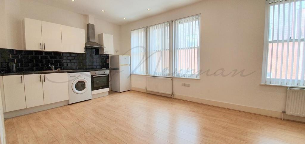 Flat 3 51A, High Street, Maidenhead photo 4