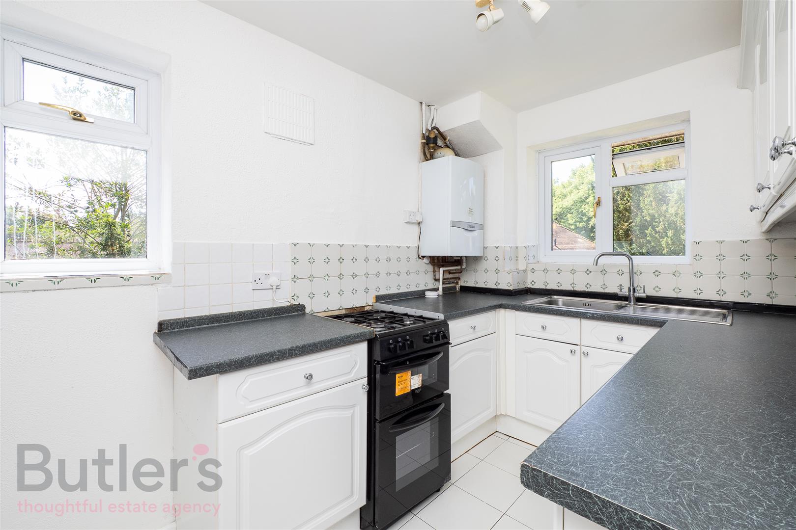 8, Basildon Close, Sutton photo 2