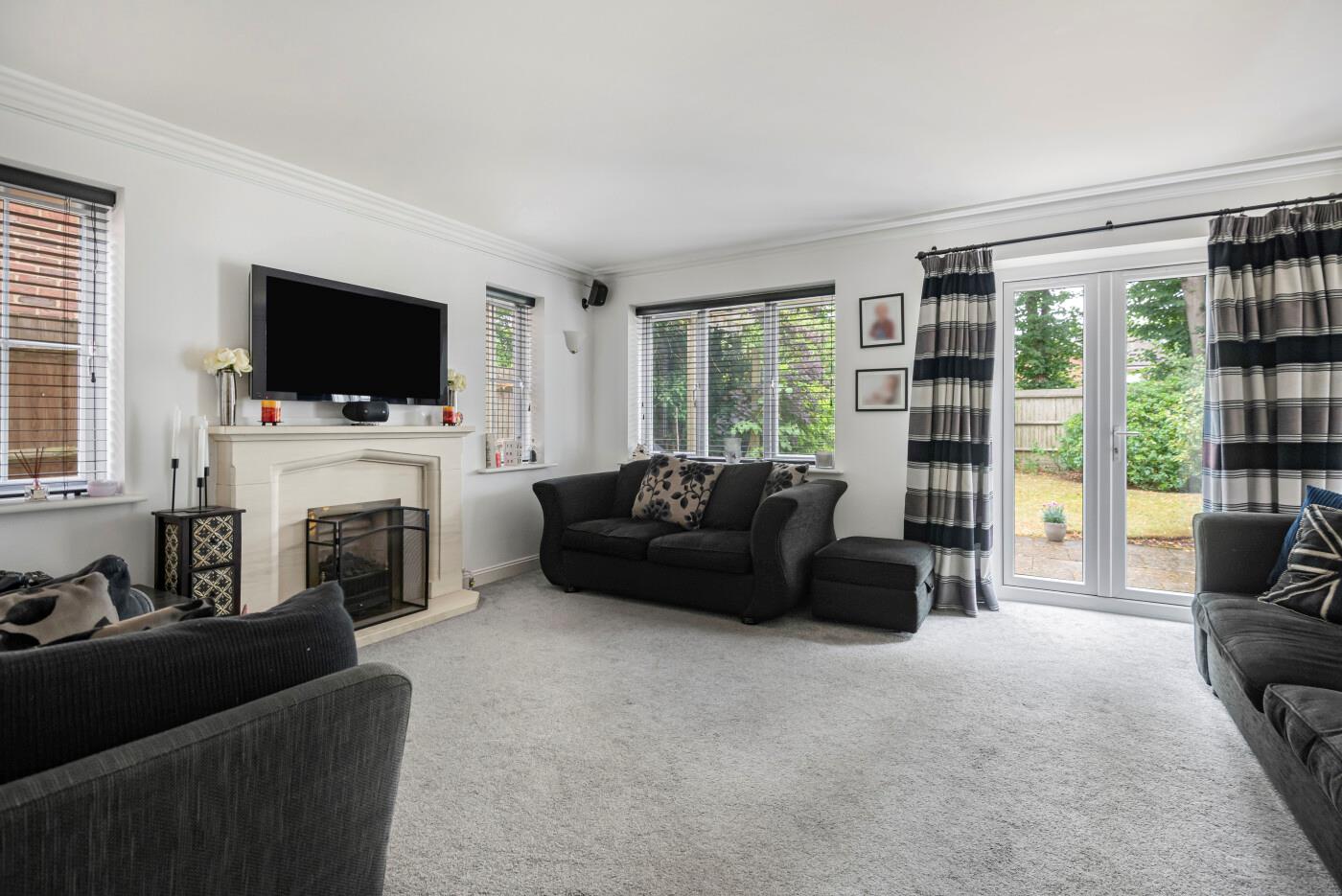 6 bedroom detached house for sale 0