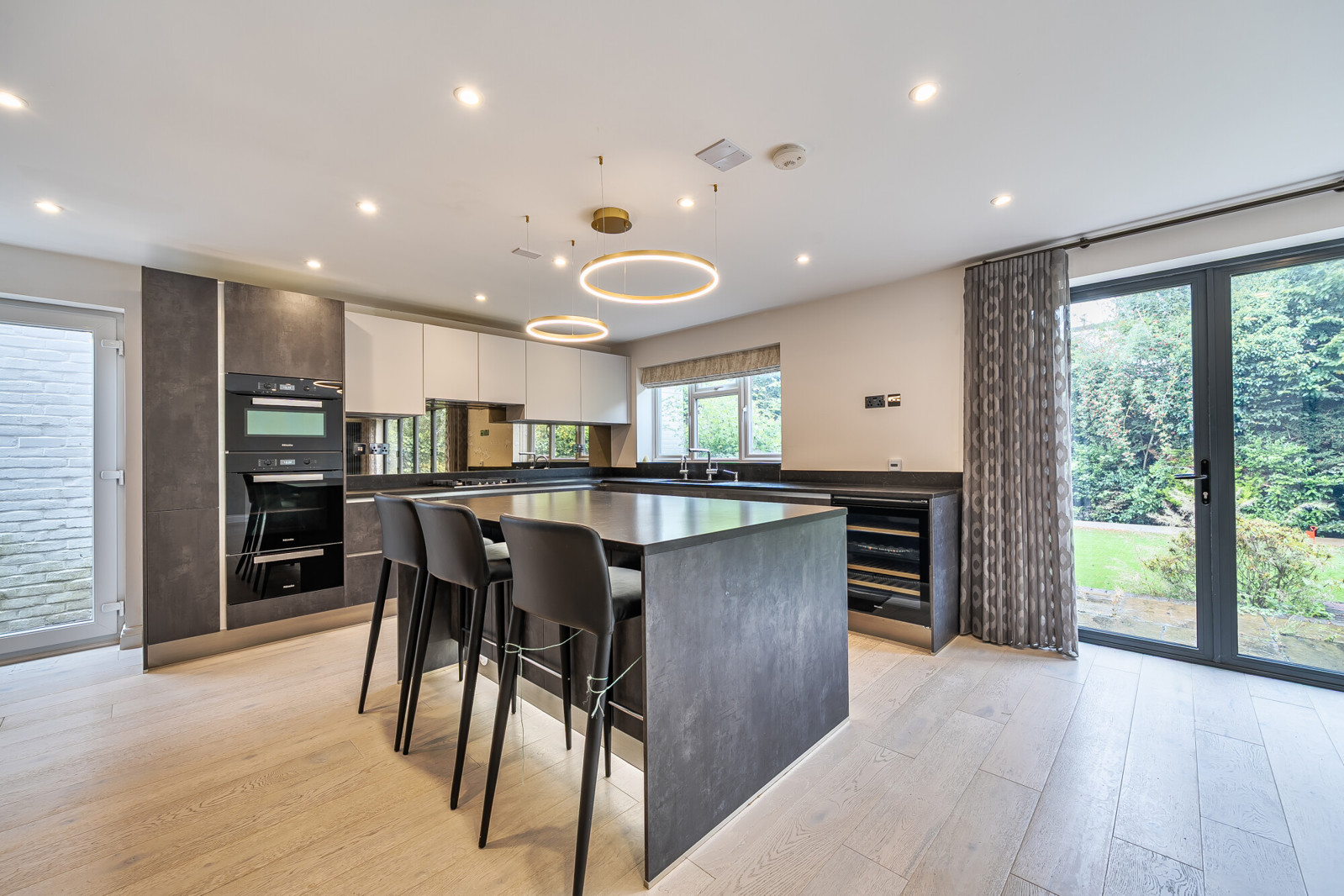 4 bedroom detached house for sale 0