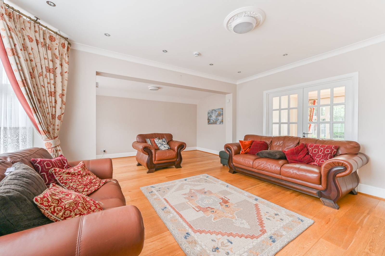 6-bed detached on Shaw Crescent, Sanderstead, £1,200,000