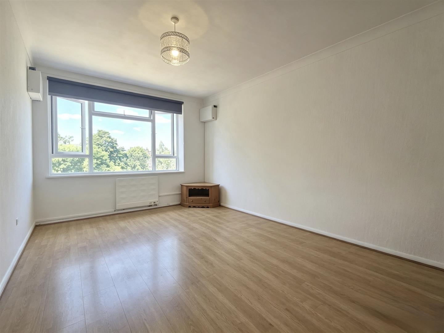 10, Ridgeon Court, Wood Green photo 2