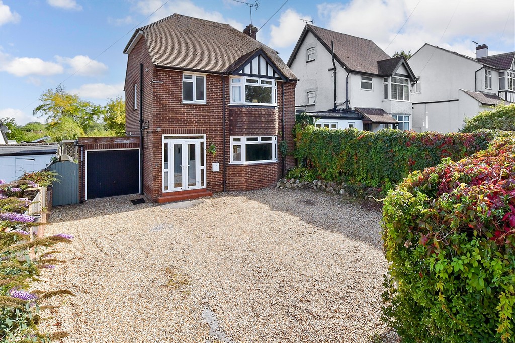 3 bed detached house for sale