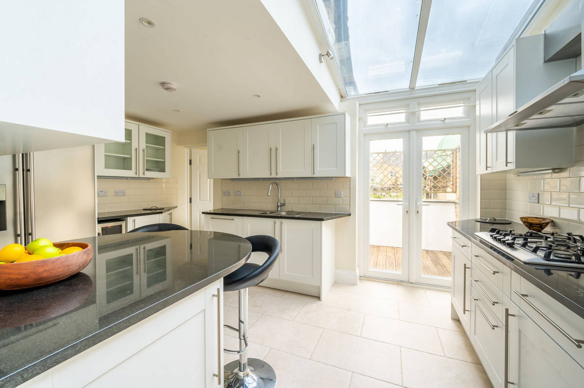 4 bedroom terraced house for sale 0