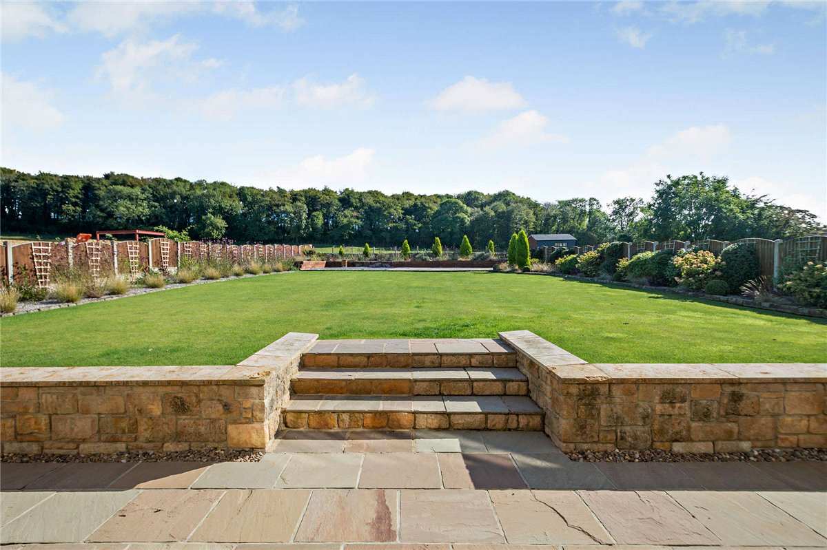 5 bedroom detached house for sale 0