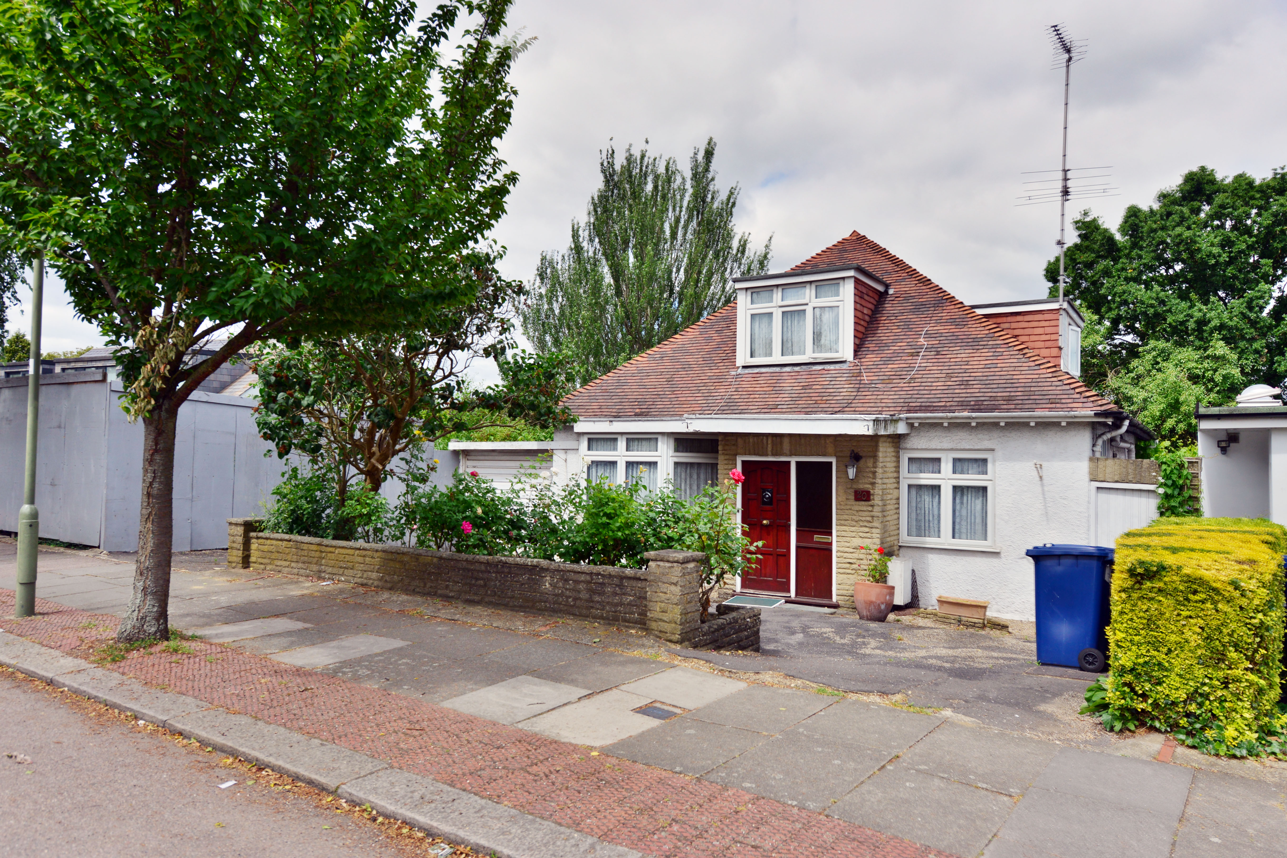 3 Bed Detached Bungalow For Sale In Decoy Avenue, London 3 Bed Detached Bungalow For Sale In Decoy Avenue, London